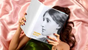 Ne po jetojmë në një periudhë anti-intelektualizmi politik. Por në kulturën pop, të qenit i zgjuar është bërë “cool”