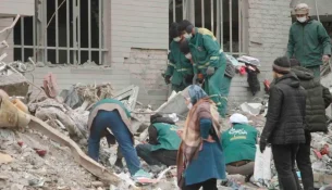 ‘Vajza ime është nën rrënoja’: Brenda Teheranit, ndërsa numri i viktimave nga sulmet civile rritet