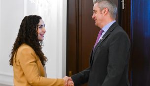 Osmani pret në takim Ambasadorin Britanik, diskutohet rreth thellimit të bashkëpunimit