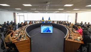 Kurti mbledh kabinetin për të kthyer zotimet e fushatës në program qeverisës