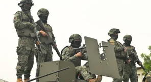 Ekuadori mobilizon 75 mijë ushtarë dhe policë për të luftuar bandat e drogës