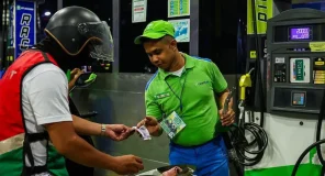 Çmimi i naftës bie ndërsa Trump flet për negociatat e paqes me Iranin