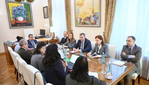 Sejko takon përfaqësueset e Bankës Botërore, fokus te stabiliteti financiar dhe reformat