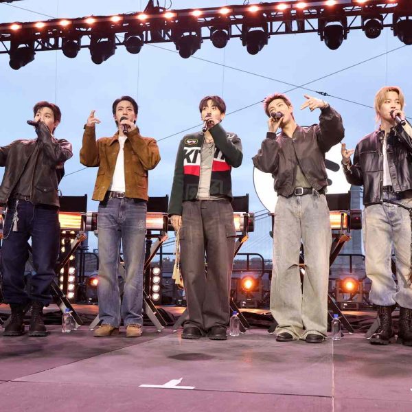 BTS rikthehet me performancë në SHBA