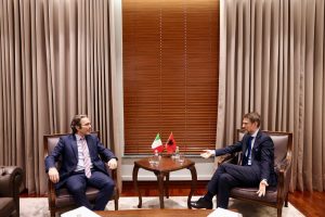 Hoxha takon ambasadorët e Italisë dhe Francës, fokus integrimi në BE
