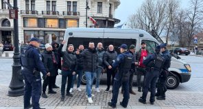 Tifozët kuqezi nën “masa të rrepta” në Varshavë, por festa nuk ndalet