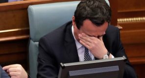 Albin Kurti nuk qeveris. Ai po i humb vite Kosovës