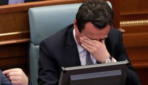 Albin Kurti nuk qeveris. Ai po i humb vite Kosovës