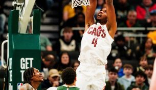 Cavaliers fitojnë betejën ndaj Bucks