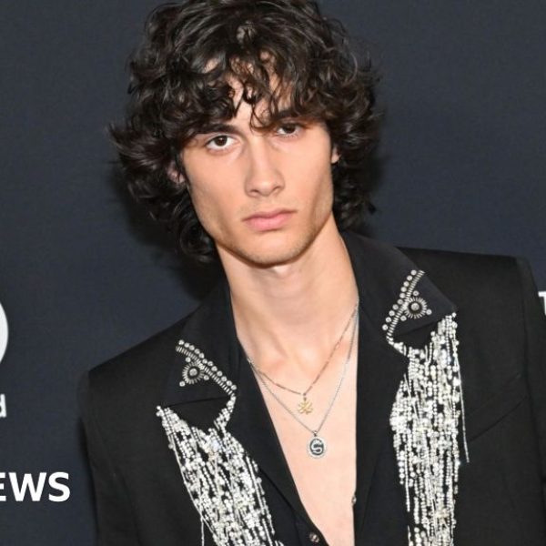 Sombr kritikon Brixton Academy pas një incidenti në koncert