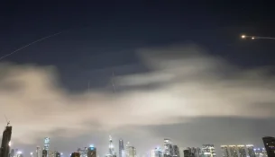 Vendet e Gjirit vazhdojnë të ndërpresin sulmet me raketa dhe dronë