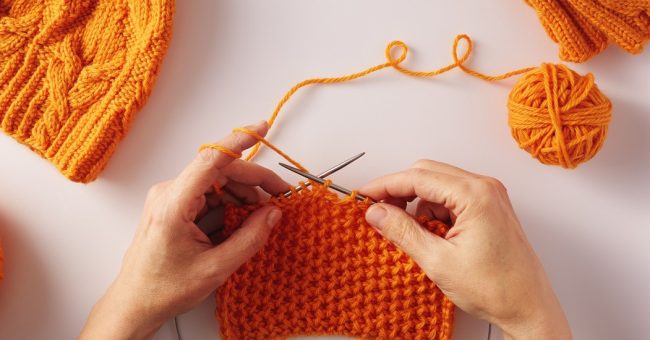 Si mund të ndihmojë thurja për të hequr dorë nga zakonet e dëmshme?