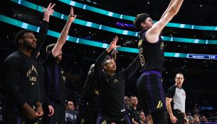 Qetësia e Doncic dhe shpërthimi i Reaves