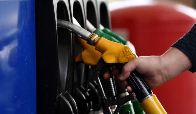 Pse nuk ul qeveria taksat për naftën?