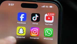 Indonezia ndalon rrjetet sociale për fëmijët nën 16 vjeç