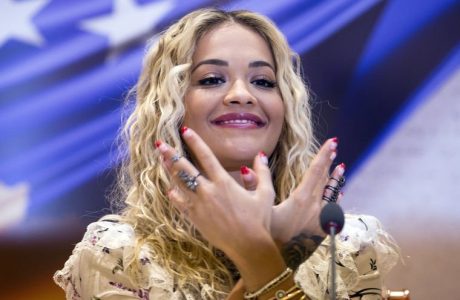 Rita Ora: Kosovë dhe Shqipëri, bëjeni historinë