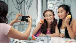 Lana Condor rikthehet në sezonin e tretë të “XO, Kitty”