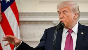 Trump ‘blen’ kohë për marrëveshjen me Iranin pas një dite të tensionuar diplomacie