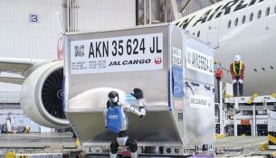 Në maj, Japan Airlines nis testimin e robotëve në Haneda Airport