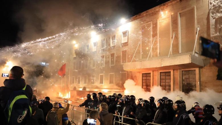 PD protestë sot para Kryeministrisë  rikthehen fjalimet