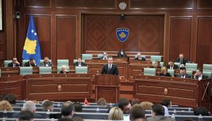 Kurti s’e heq TVSH-në për naftën, paralajmëron pakon e inflacionit 2.0