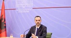 Lamallari paralajmëron për kërcënime hibride dhe kritikon opozitën