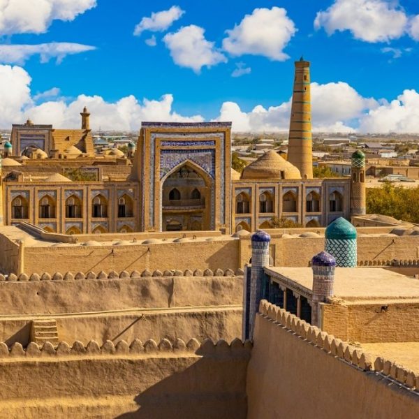 Uzbekistani rrit turizmin, treni i ri shkurton udhëtimin në Khiva