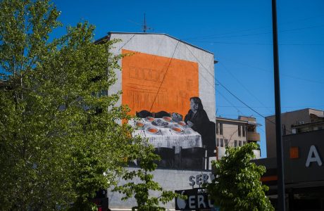 Një mural në Prishtinë i kushtohet Ferdonije Qerkezit dhe personave të zhdukur gjatë luftës
