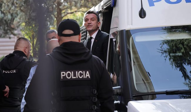 Debatet në Grupin e PS për transferimin e Veliajt në Fier