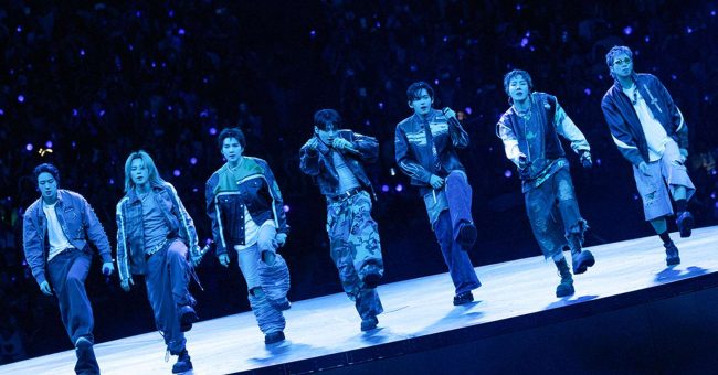 Fansat e BTS luten për bileta koncerti në tempullin e dashurisë në Tajvan