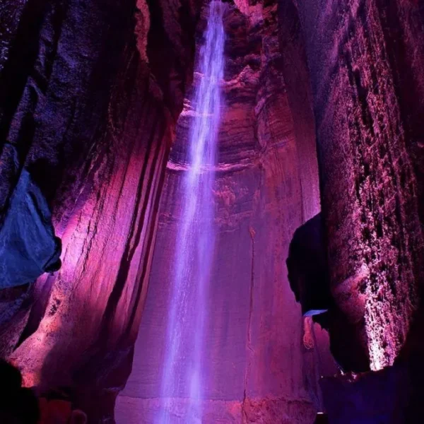 Ruby Falls, ujëvara më e lartë nëntokësore në Amerikë