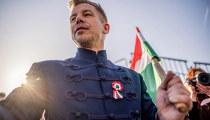 Magyar ndryshon linjën: Fund luftës me Brukselin