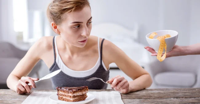 Si mund të ndihmojë shijimi i ushqimit të humbni peshë?