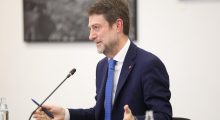 Hoxha për AP: Shqiptarët në RMV janë faktor shtetformues, uniteti i tyre është jetik