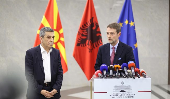 Hoxha krah Mexhitit, mohon deklaratat fyese ndaj shqiptarëve në RMV