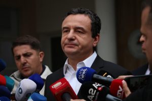 Kurti fajëson të tjerët për çështjen e presidentit 