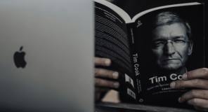 Largimi i Tim Cook nuk është fundi i një epoke – është pranimi se Apple po humbet garën e AI