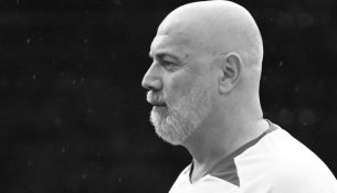 Trajneri që kërkon të shërojë plagët e Bosnjës përmes futbollit