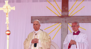 Papa Leoni dënon shfrytëzimin nga ‘autoritarët’ e botës gjatë udhëtimit në Angolë