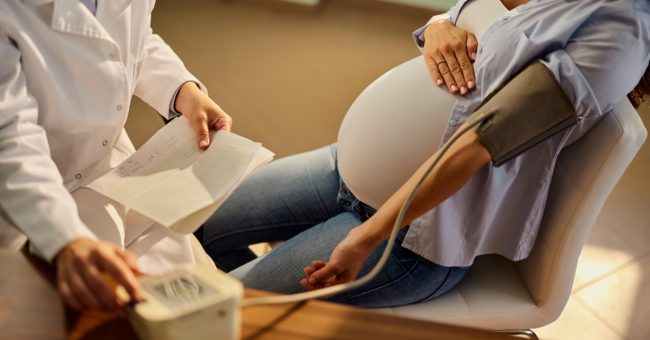 Një trajtim i ri për pre-eklampsinë jep shpresë për shtatzënitë në rrezik