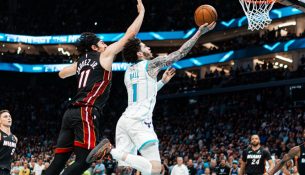 Hornets e fitojnë dramën në “play-in”