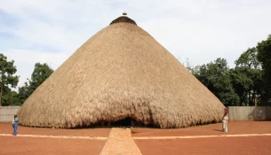 Varrezat e Kasubit: Porta e shenjtë e Ugandës rikthehet pas 16 vitesh