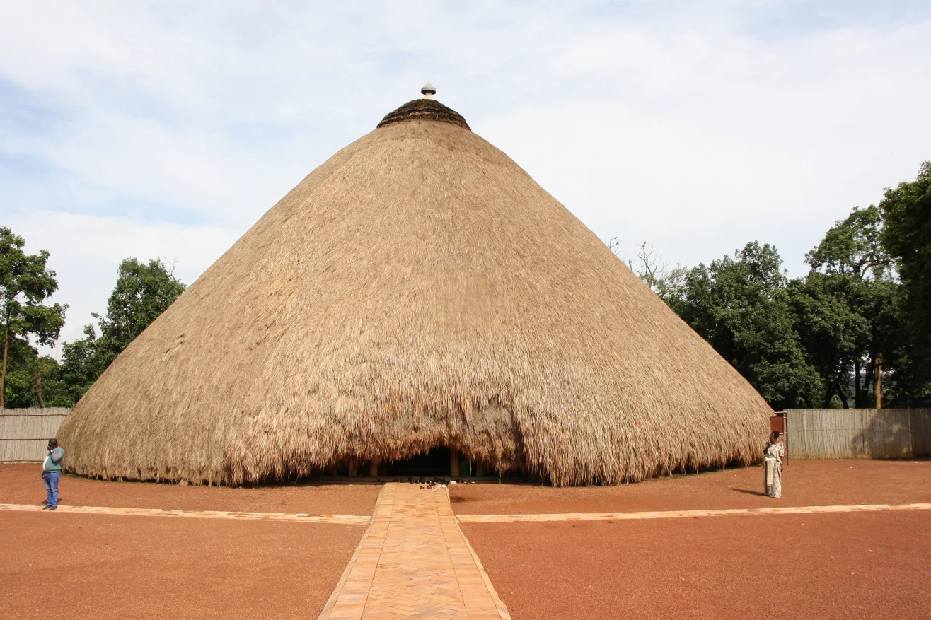 Varrezat e Kasubit: Porta e shenjtë e Ugandës rikthehet pas 16 vitesh