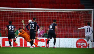 VAR, karton i kuq dhe dy penallti: Dinamo – Vllaznia pa gjithçka