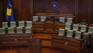 Mes akuzave për “kontroll arbitrar” të tregut, pushteti miraton Ligjin për Çmimet Tavan