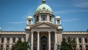 BE-ja përgatit “sanksione miliardëshe” për Serbinë