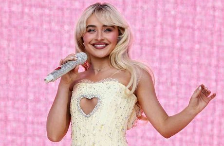 Sabrina Carpenter gati për Coachella 2026