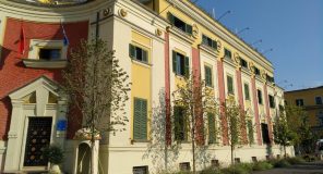 Bashkia Tiranë: Vijon shpërndarja e aboneve falas për pensionistët