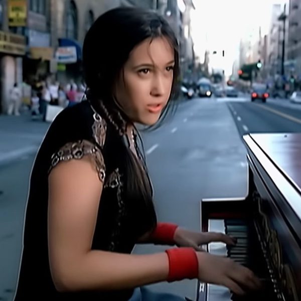 “A Thousand Miles”: Nga hit botëror në “barrë”