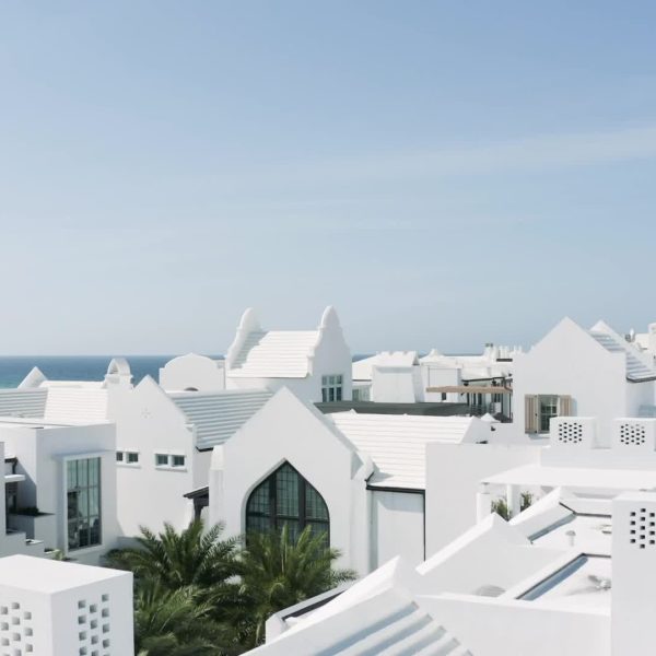 Fshati bregdetar i Floridës që duket si Santorini